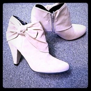 Tan Suede Jaclyn Smith Heeled Boots